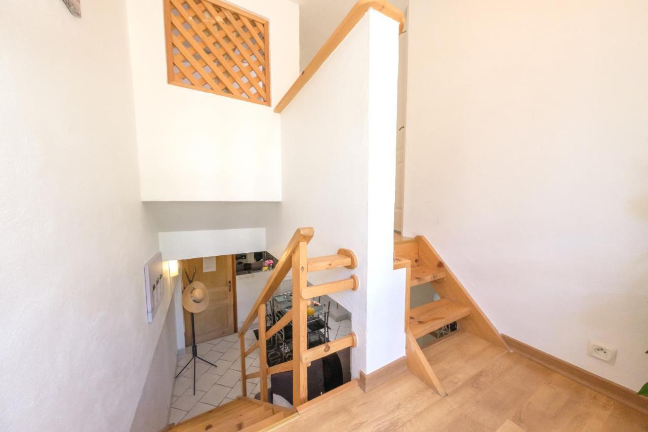 Beau Duplex: Cozy 3-star With Netflix And Parking Apartment